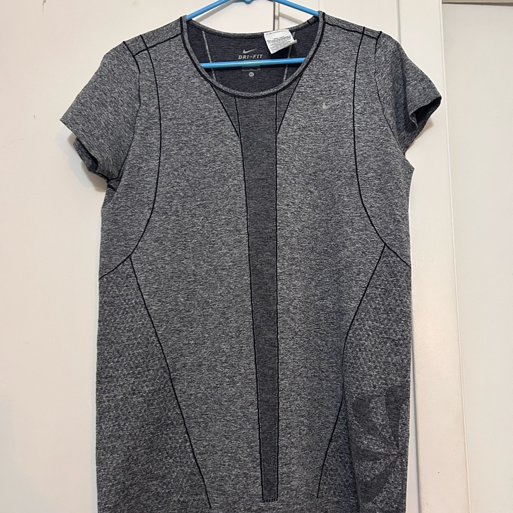 Nike Dri-Fit Gray Short Sleeve Athletic shirt women XL grey